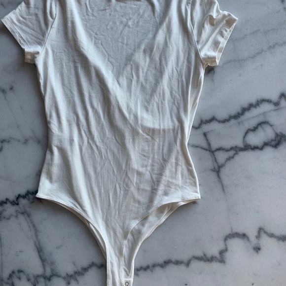 Brand new white body suit from garage! - Picture 3 of 4